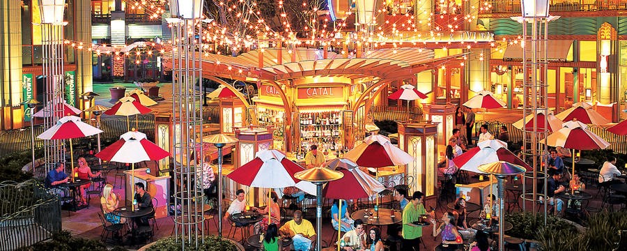 Công viên Disneyland  - Khu trung tâm ăn uống, thương mại và giải trí Downtown Disney