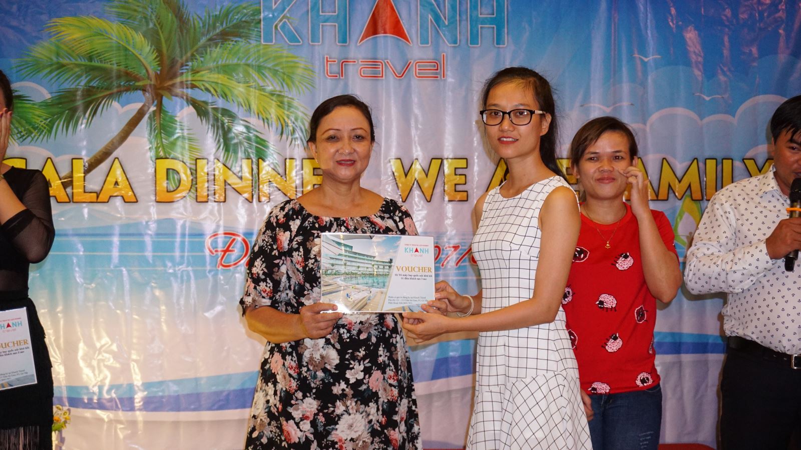 Chúc mừng cô đã đạt giải nhì phần thưởng là 1 vé khứ hồi VNA và 1 đên khách sạn 3 sao