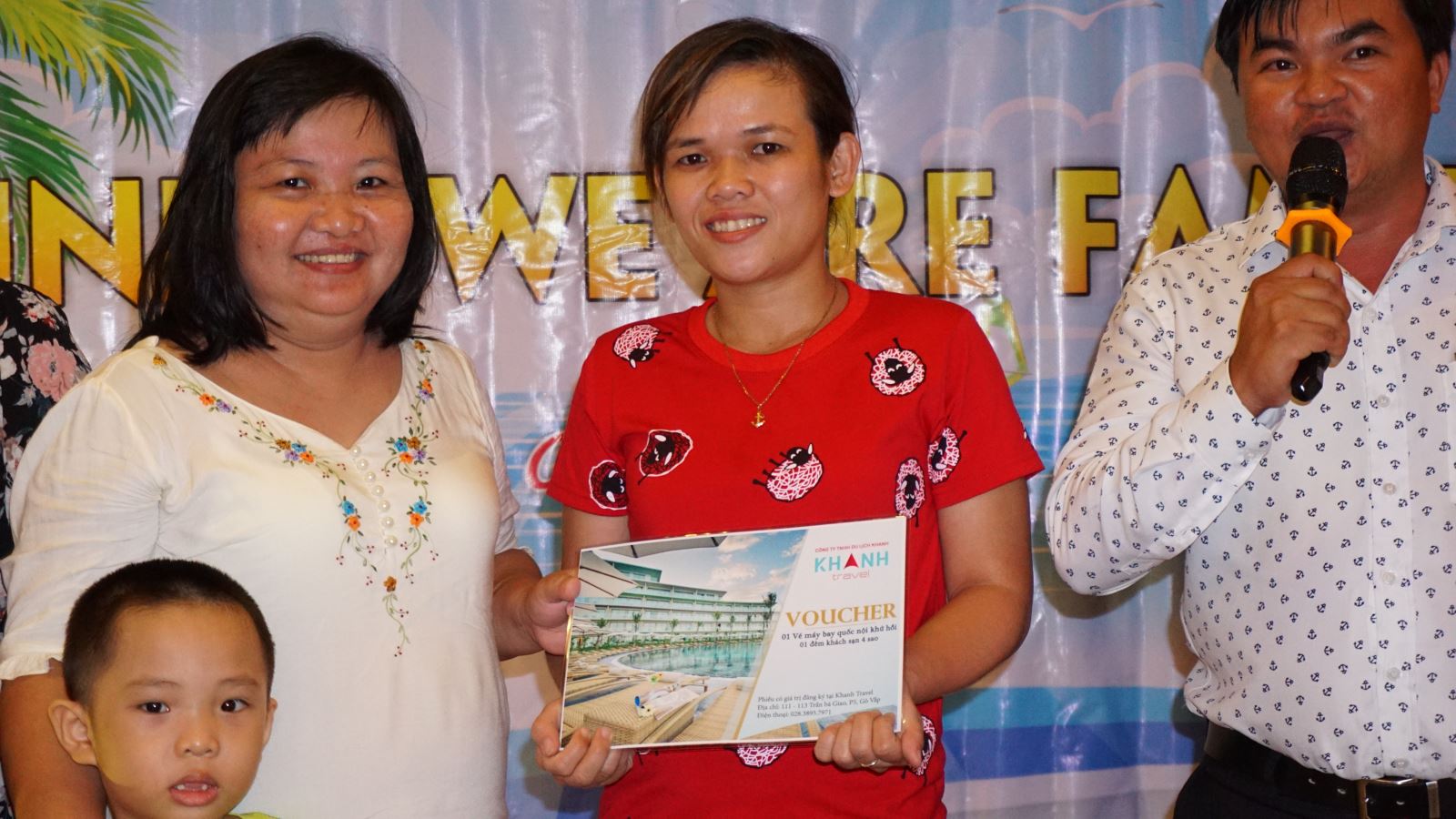 Vị khách may mắn nhất đêm Gala Dinner, phần thưởng là 1 vé khứ hồi VNA và 1 đêm khách sạn 4 sao