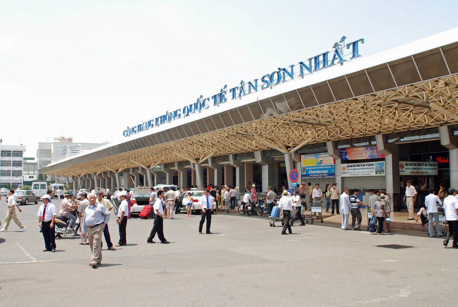 Ga hàng không Tân Sơn Nhất Việt Nam